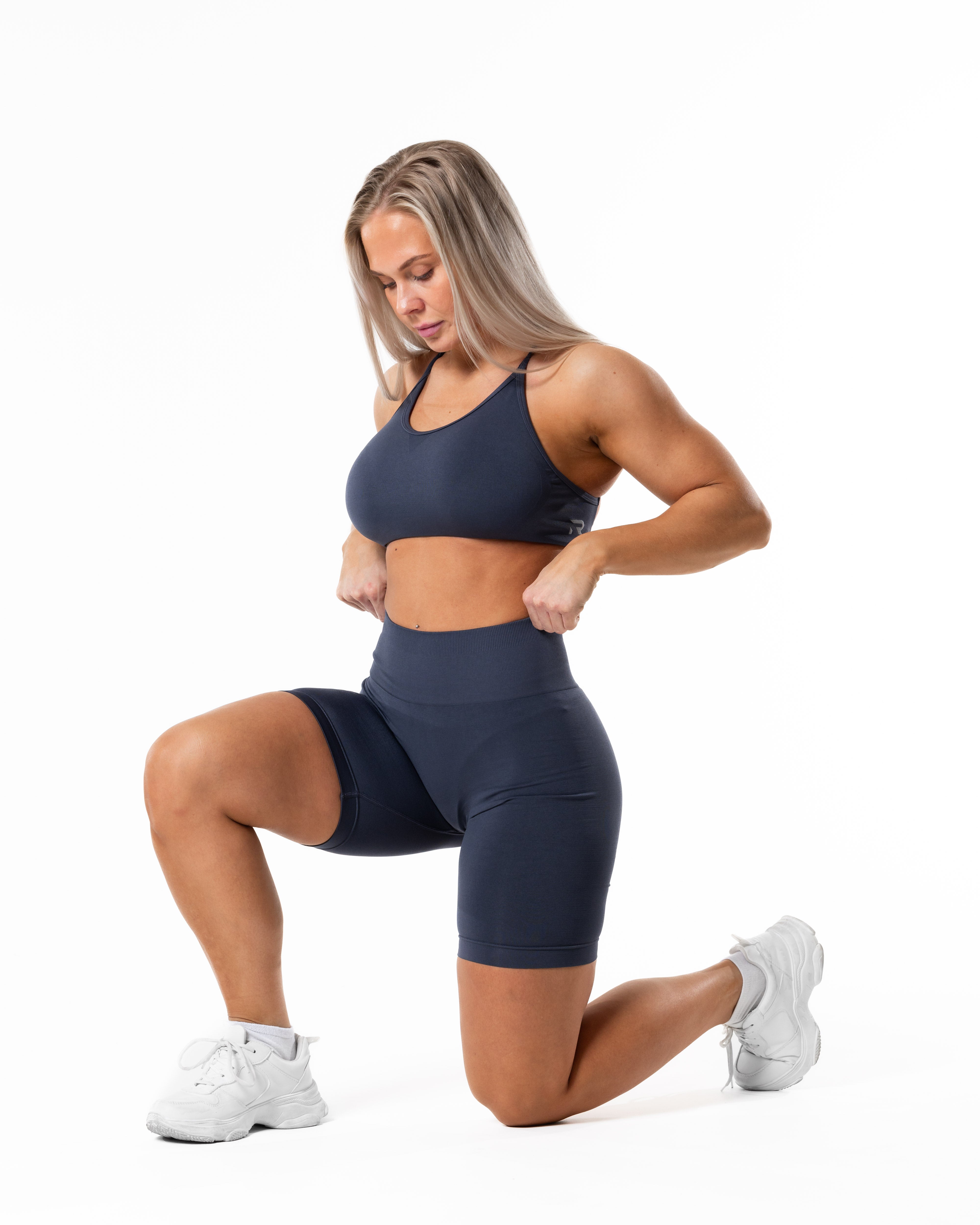 Prime Scrunch Shorts 7.5" - Dusty Blue